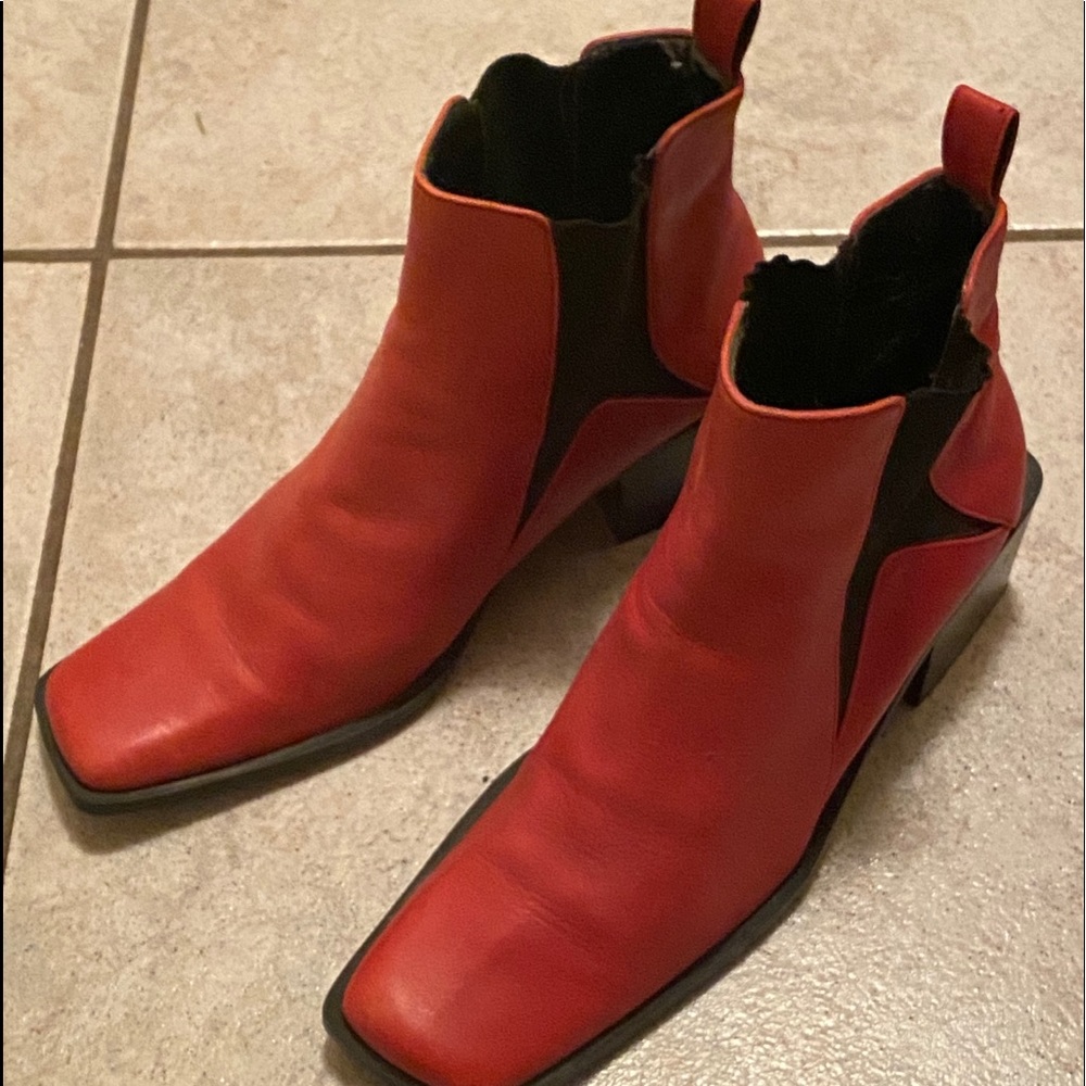 Moda red leather ankle boots